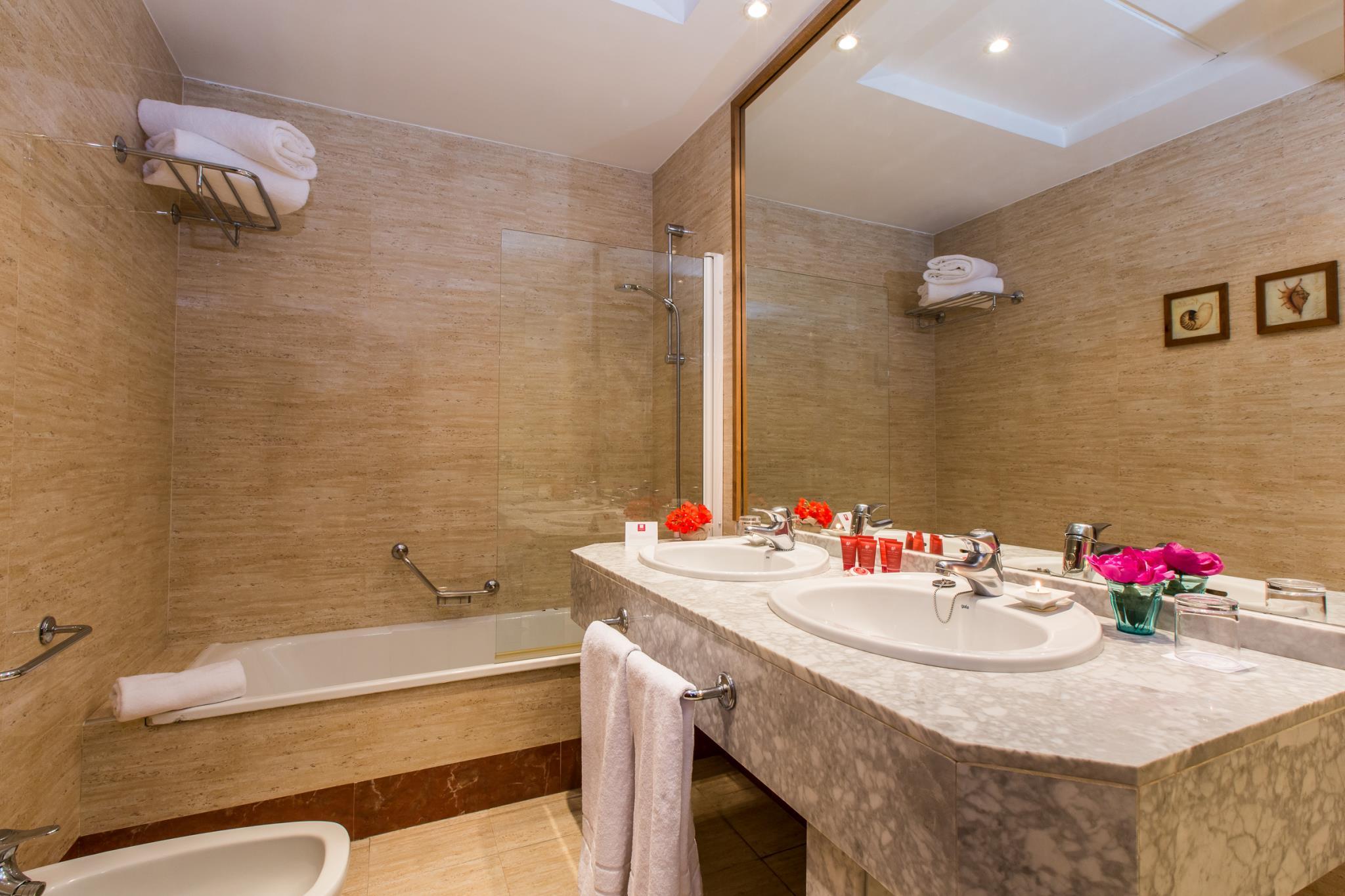 Leonardo 4* Granada